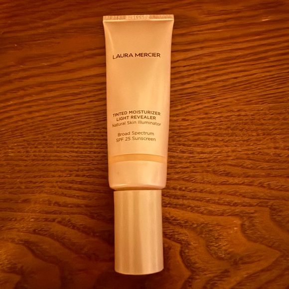 Laura Mercier Tinted Moisturizer Light Revealer Natural Skin 2N1 NUDE Opened Box - Picture 1 of 3